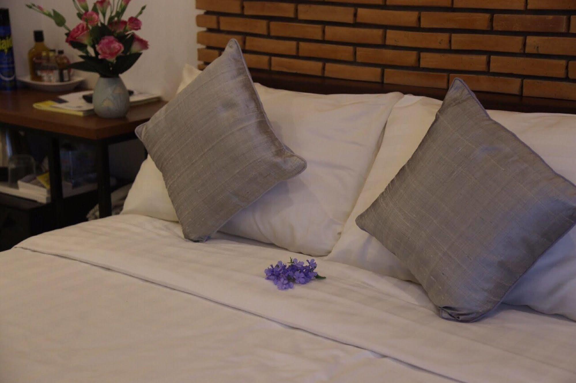 The Blue Corner Boutique Hotel Phnom Penh Exterior foto